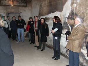 Im Keller unter dem Gebäude.