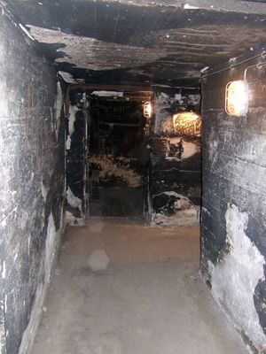 Im Keller unter dem Gebäude.