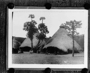 Hütten im Afrika der Kolonialzeit